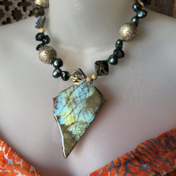 11.This Labradorite pendant necklace features beautiful blue freshwater pearls, 925 engraved silver and mother of pearl square beads, all set in 925 silver. The elegant but striking large size of the pendant makes it a stunning statement piece for any jewelry collection.